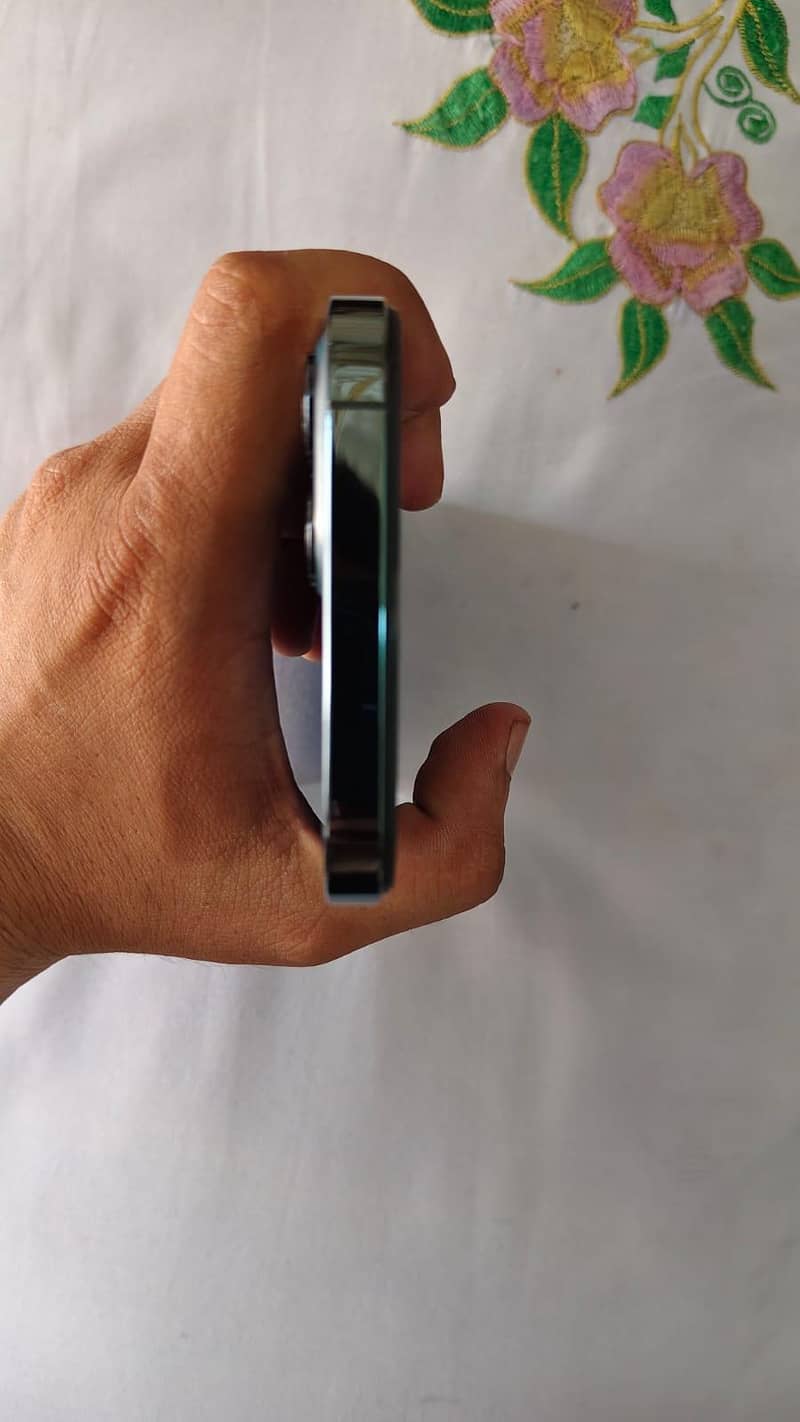 Apple iPhone 12 Pro Max 4