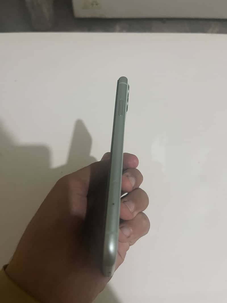 Apple iPhone 11 0