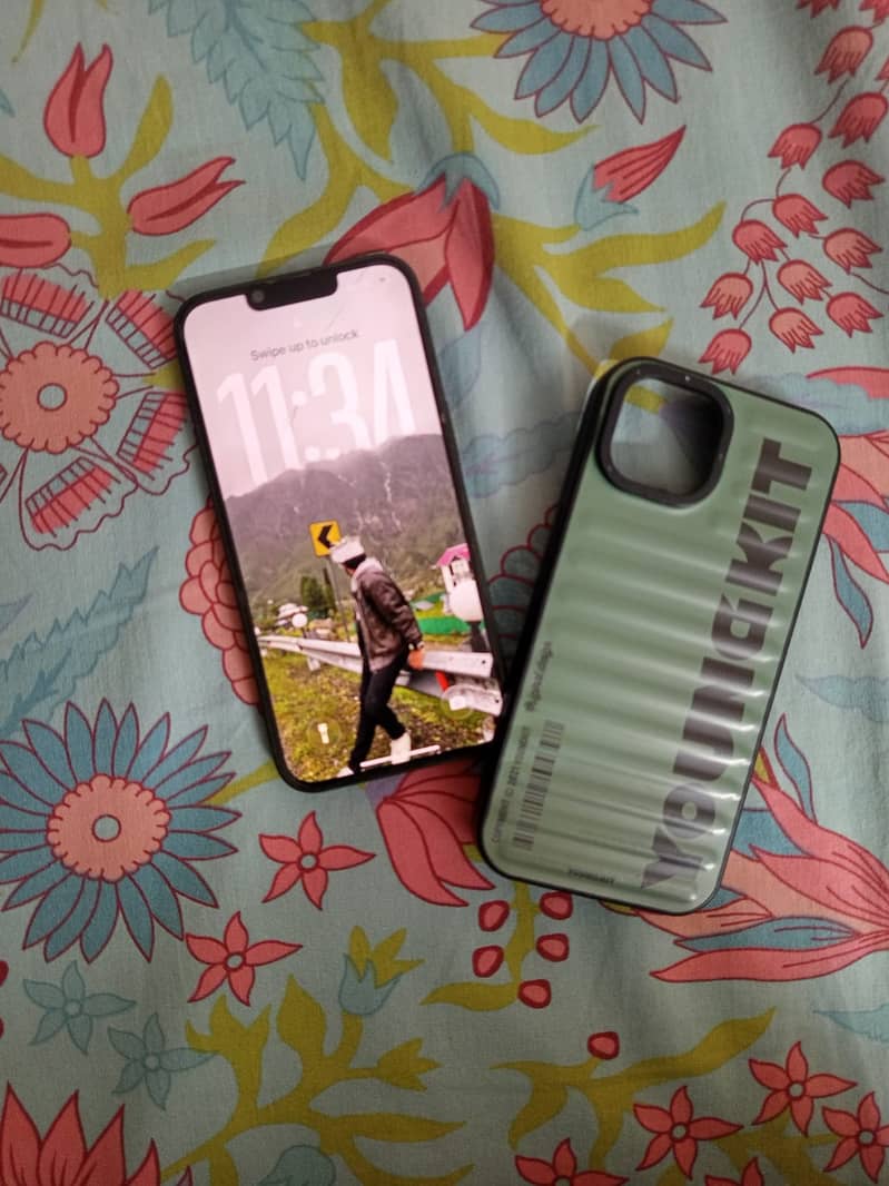 Apple iPhone 13 3