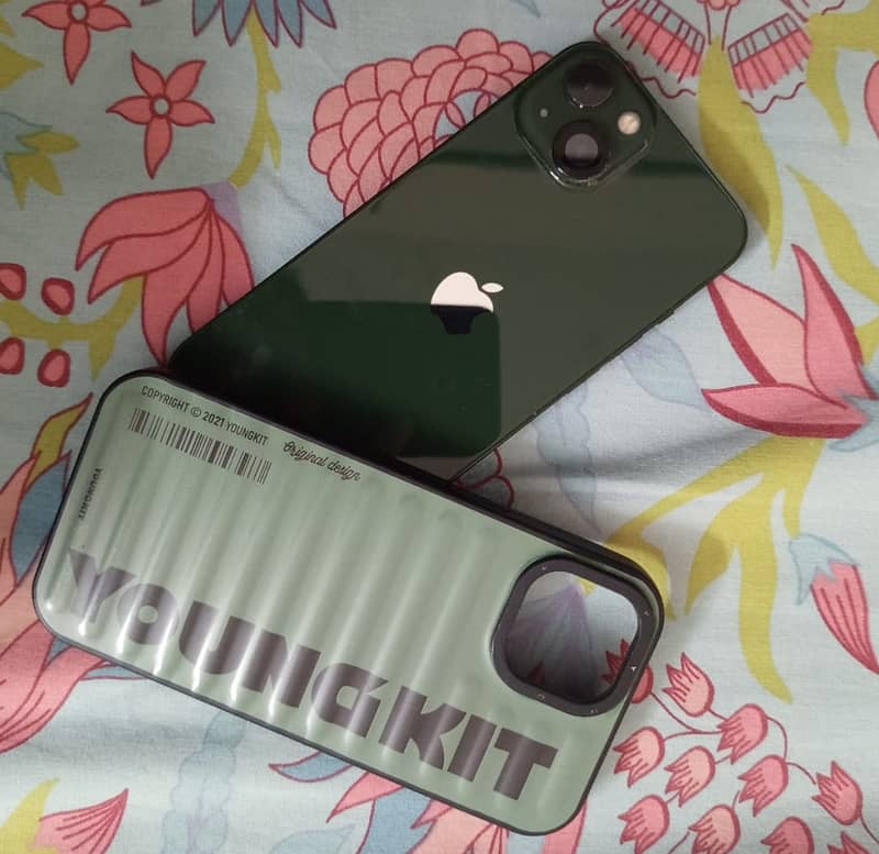 Apple iPhone 13 4