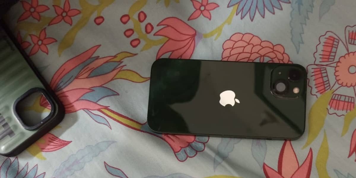 Apple iPhone 13 5