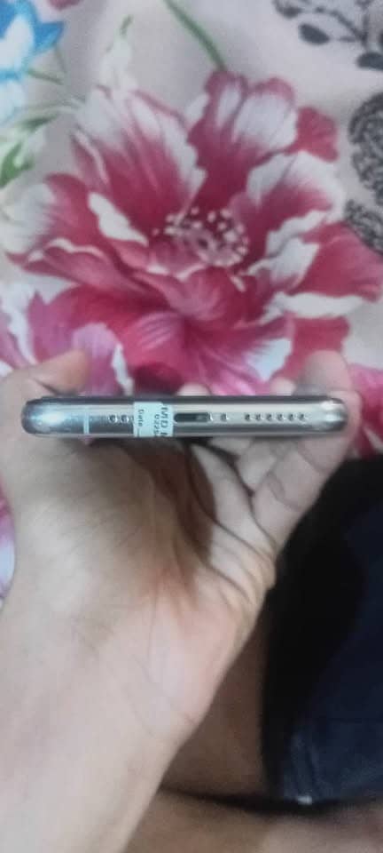 Apple iPhone XS 3
