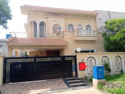10 MARLA BRAND NEW HOUSE FOR SALE