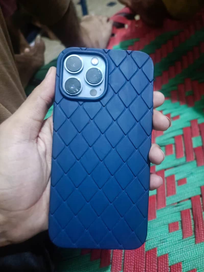 Apple iPhone 13 Pro Max 1