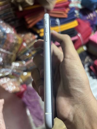 Apple iPhone XR.  Description dekh lo