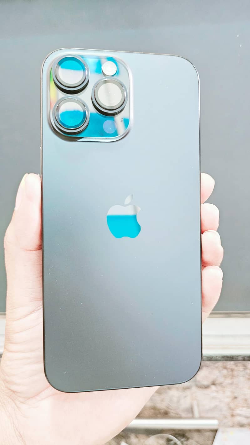 Apple iPhone 16 Pro Max 0