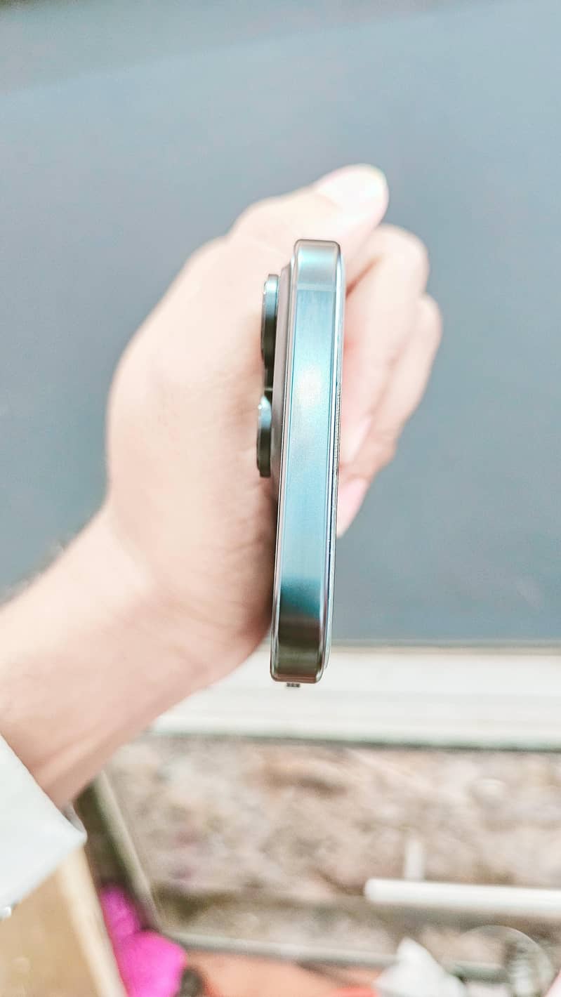 Apple iPhone 16 Pro Max 7