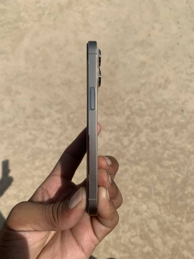 iPhone 13 Pro 4