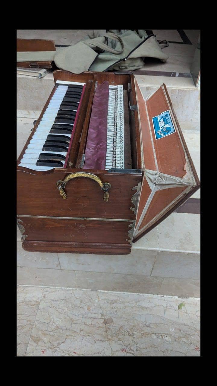 harmonium 8