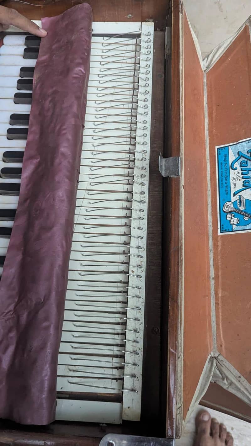 harmonium 9