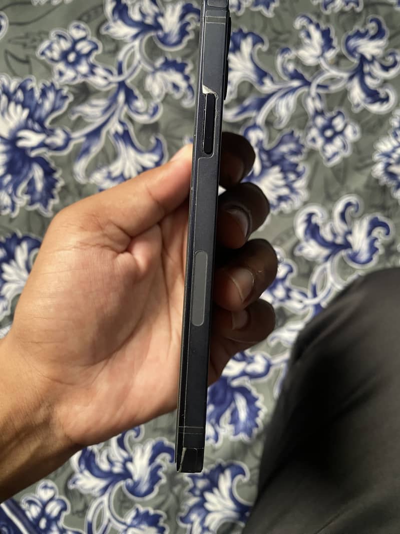 Apple iPhone 12 4
