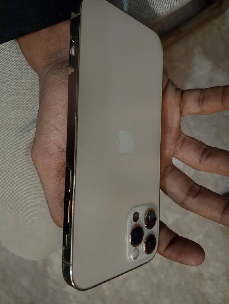 Apple iPhone 12 Pro 3
