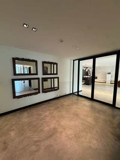 1280 Square Feet Semi Luxury Office