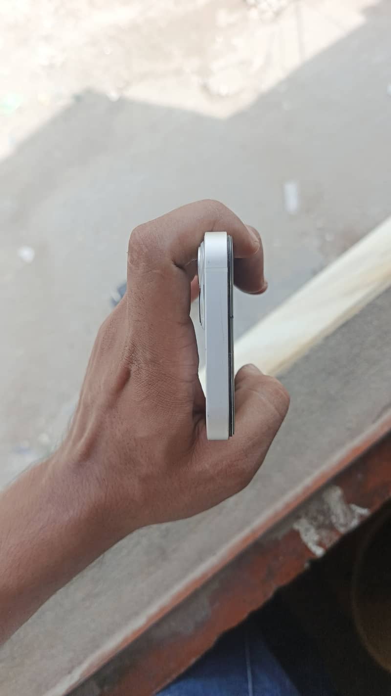 Apple iPhone 13 5