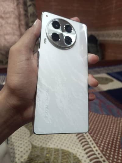 Tecno CAMON 30