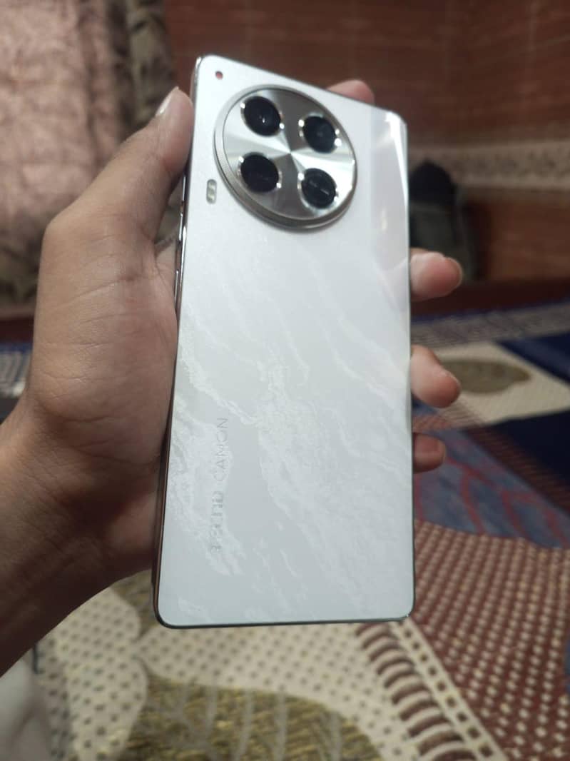 Tecno CAMON 30 0