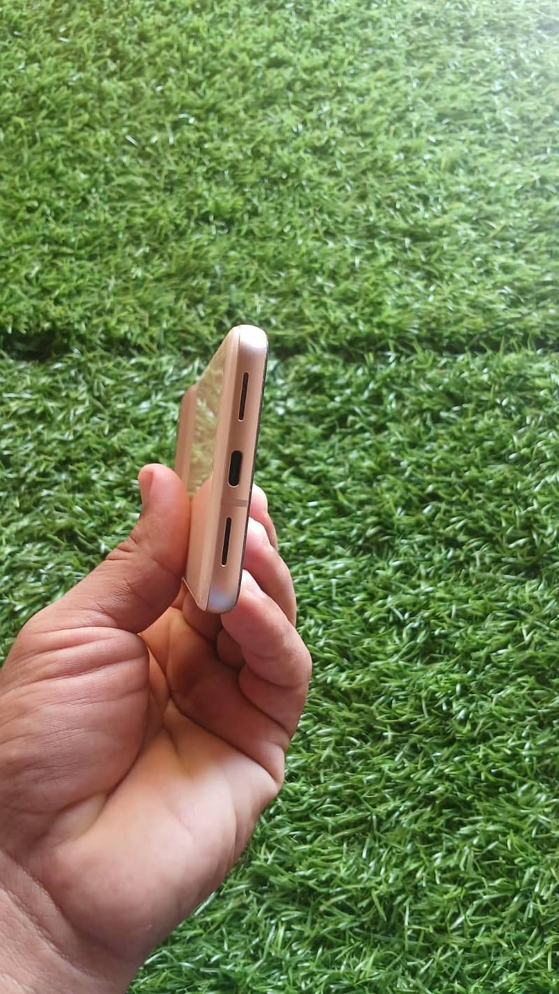 Google Pixel 8 4