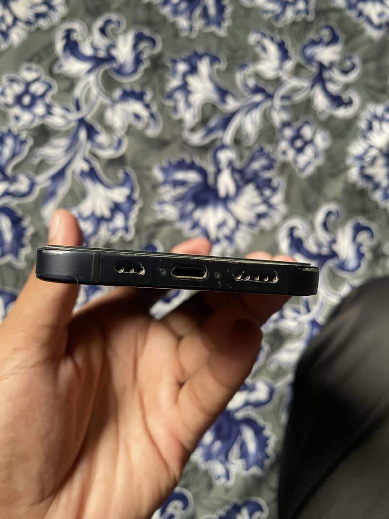 Apple iPhone 12 6