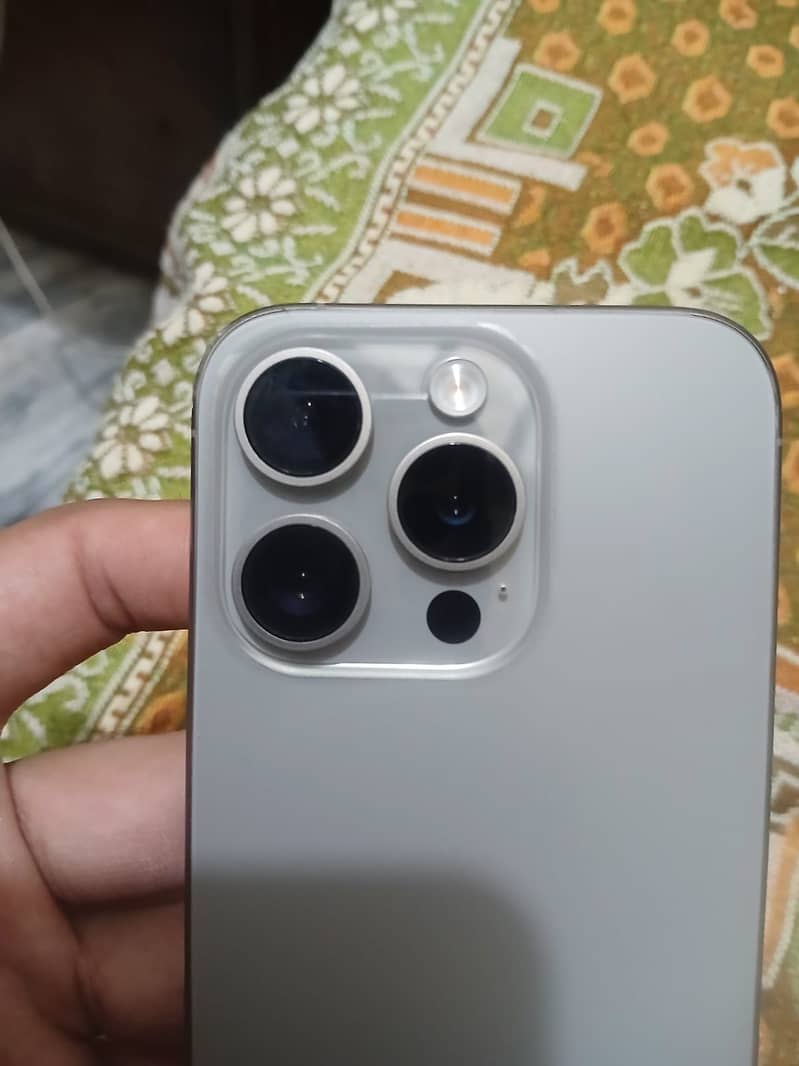 Apple iPhone 15 Pro 1