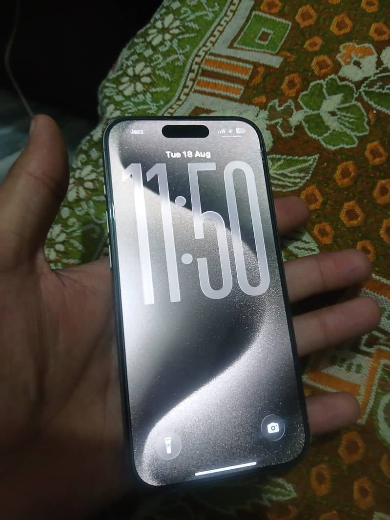 Apple iPhone 15 Pro 4