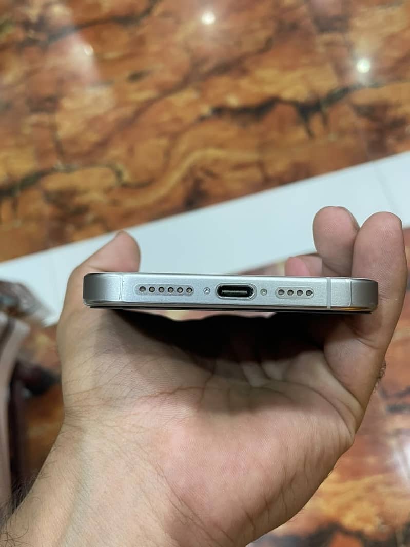 Apple iPhone 15 Pro Max 5