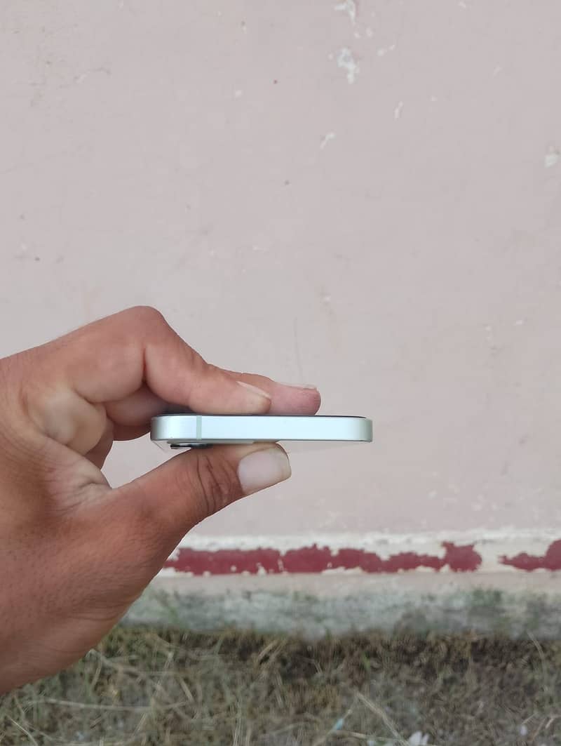 Apple iPhone 12 6