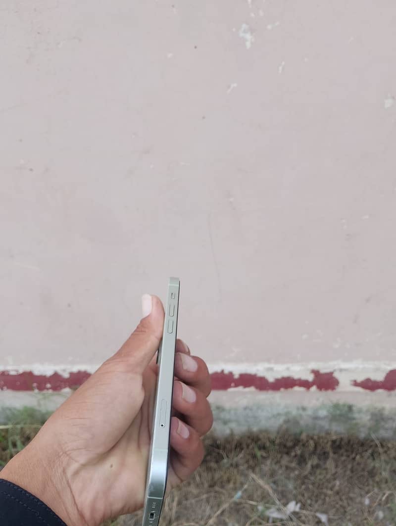 Apple iPhone 12 7