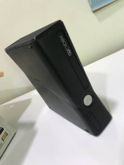  Xbox 360 — Pre-Installed Games 