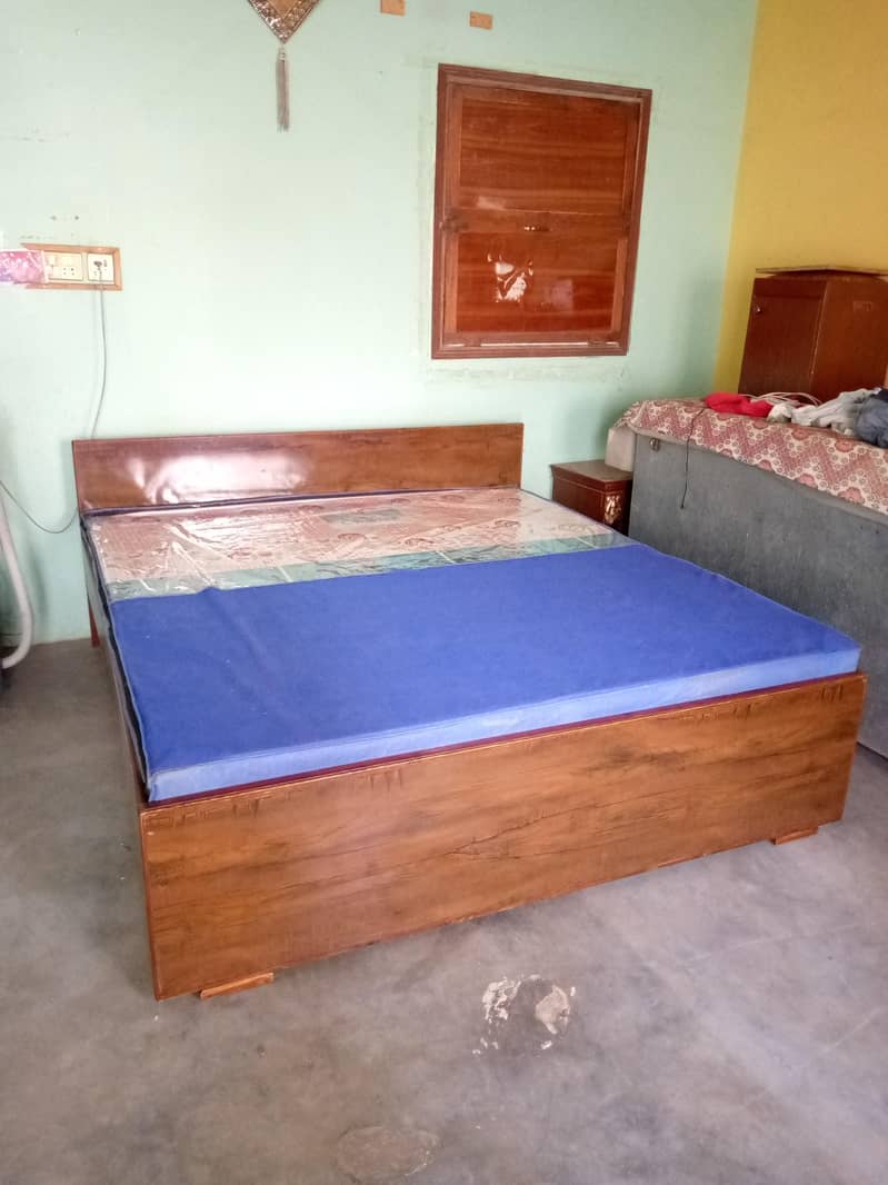Bed with Mattress in Excellent Condition 2