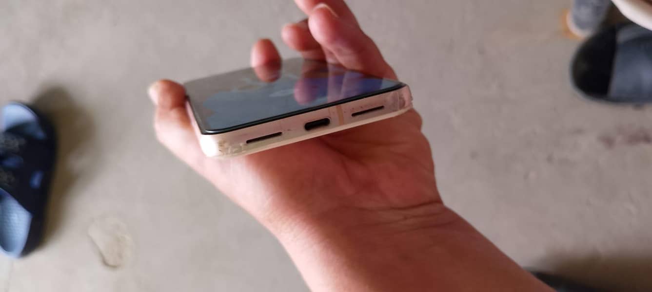 Google Pixel 8 4