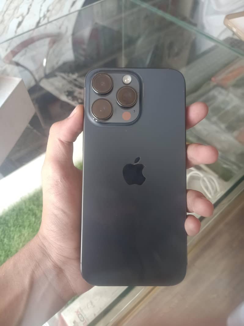 Apple iPhone 15 Pro Max 3