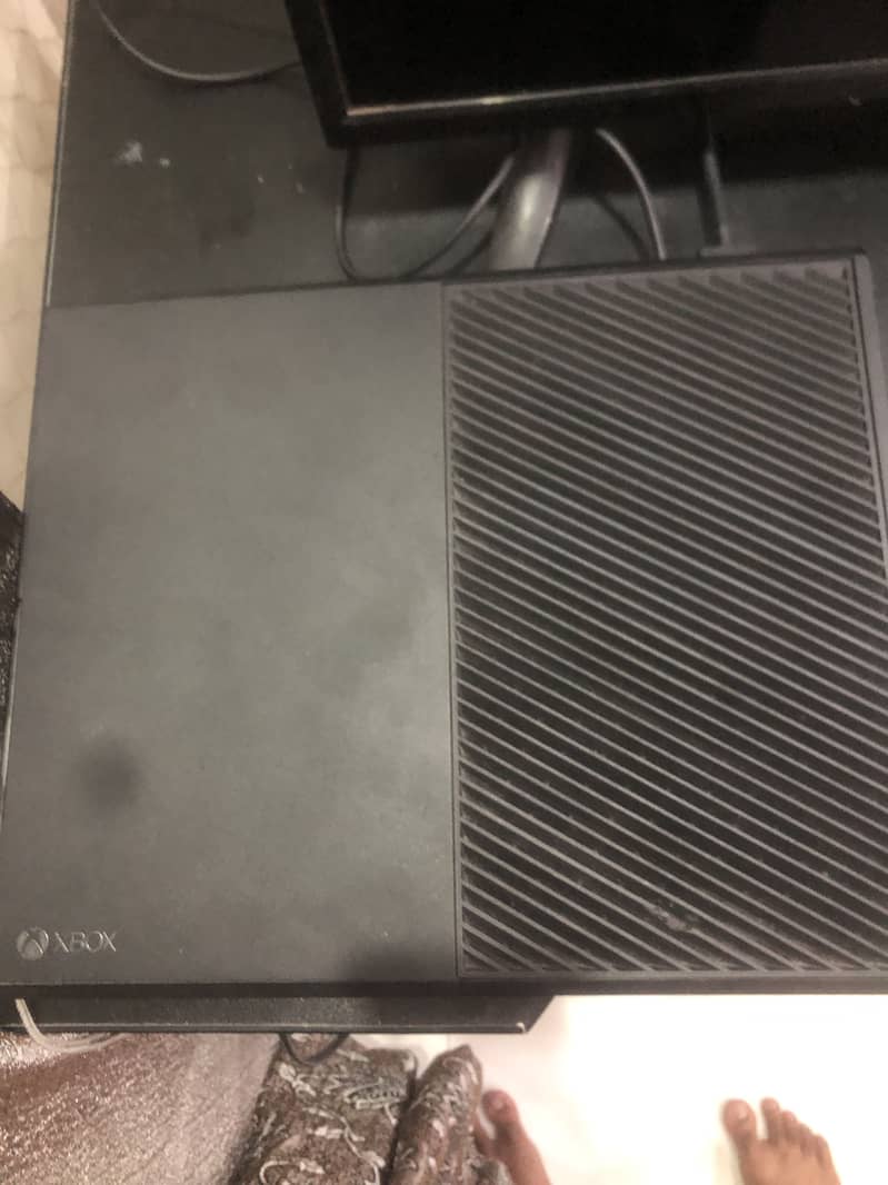 contact only on olx xbox one with a wireless controller 1