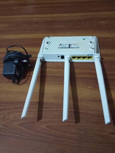 Tenda Router with adapter