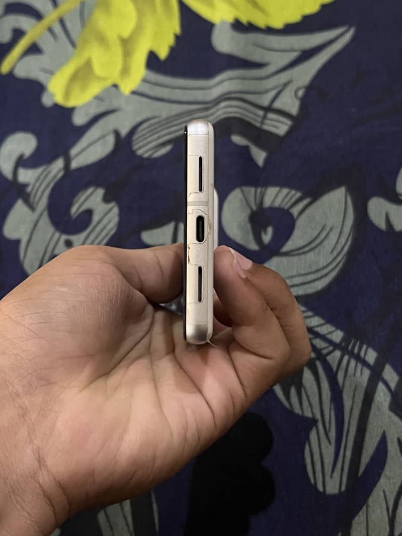 Google Pixel 7 4