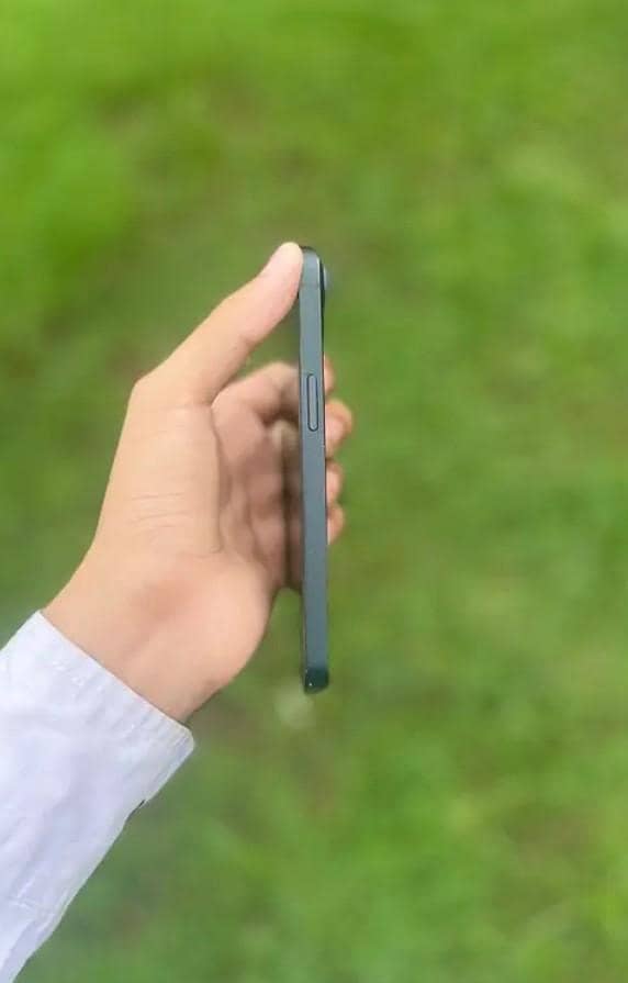 Apple iPhone 13 4