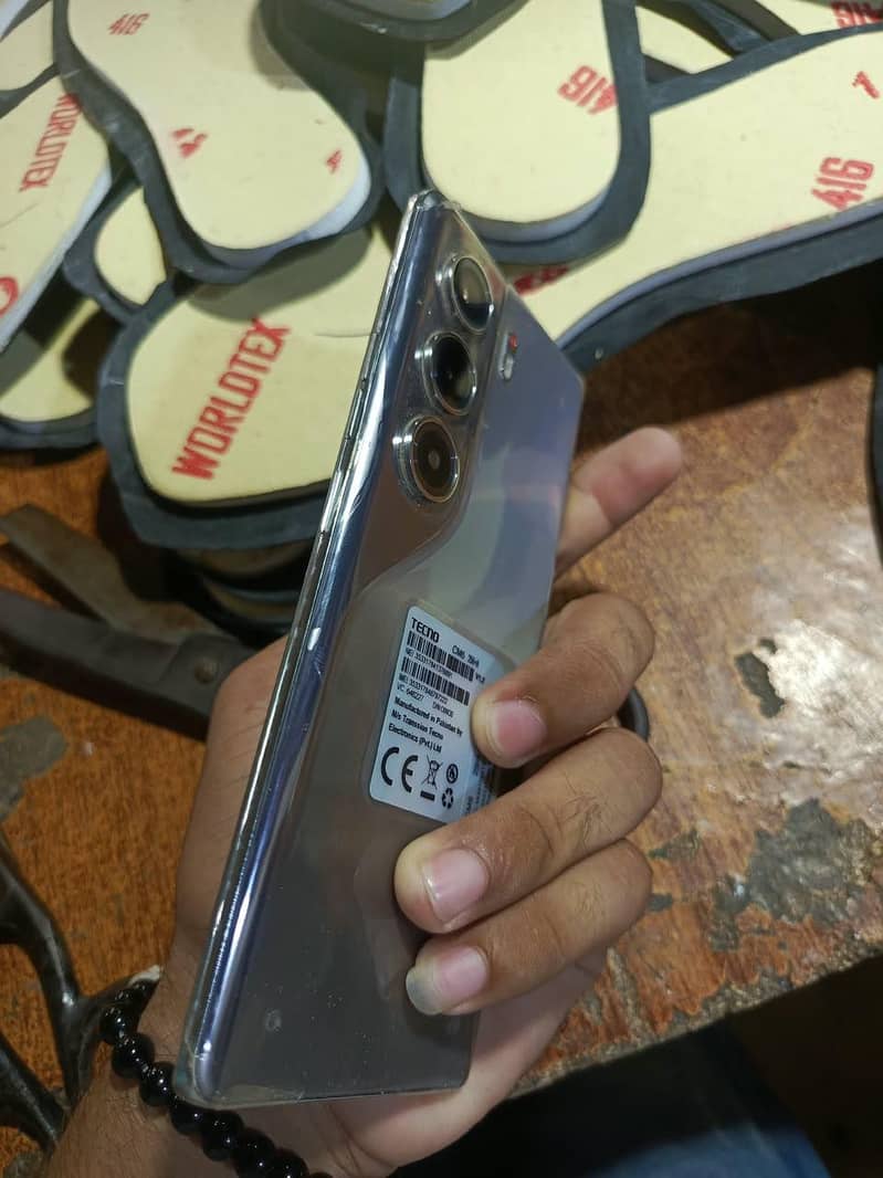 Tecno CAMON 40 Pro 0