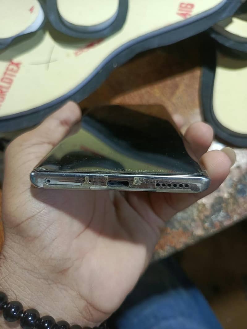 Tecno CAMON 40 Pro 1