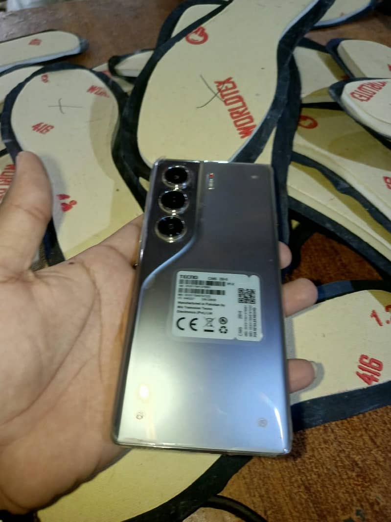 Tecno CAMON 40 Pro 4
