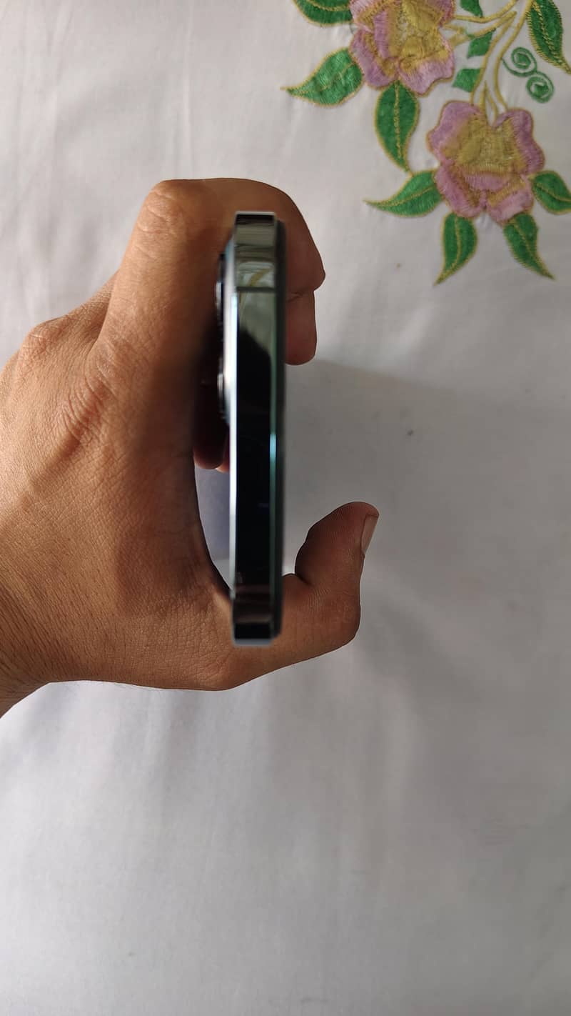 Apple iPhone 12 Pro Max 4