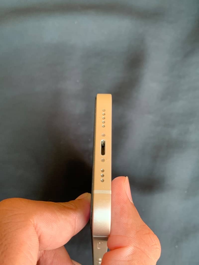 Apple iPhone 13 2