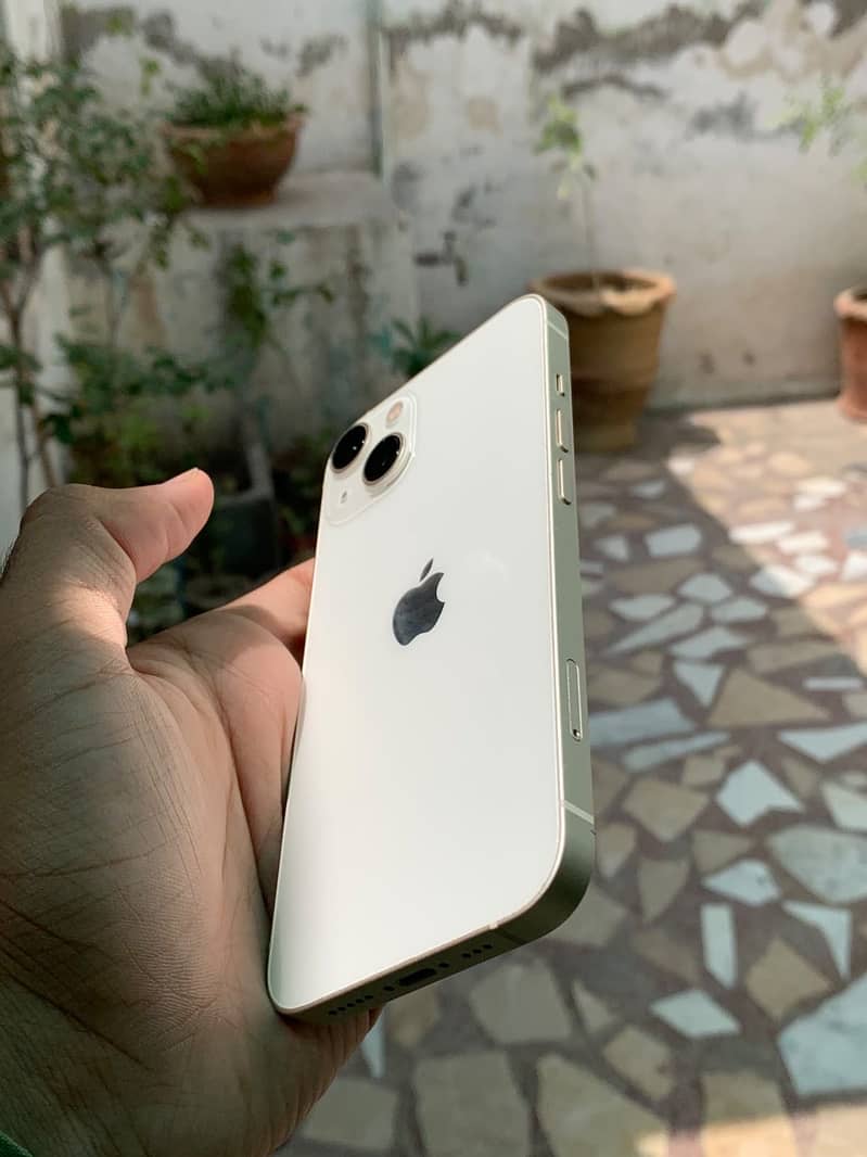Apple iPhone 13 4