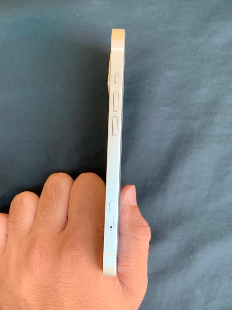Apple iPhone 13 7