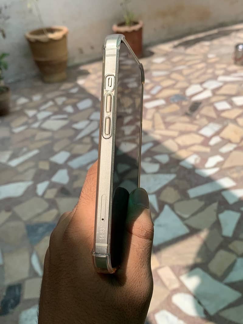 Apple iPhone 13 10