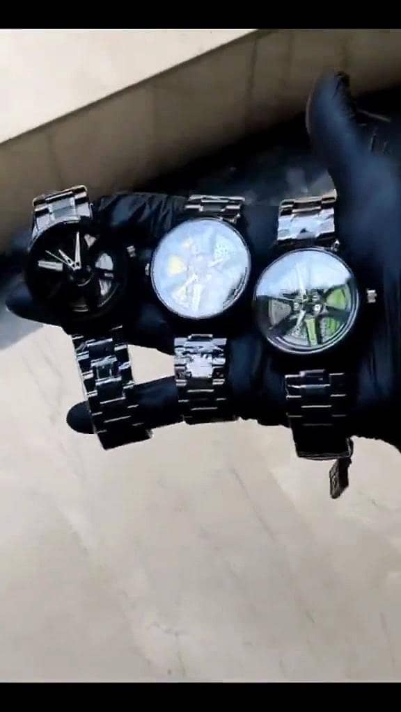 Wheels Rolling creative Watchلڑکوں کے لیے نئے سٹائیل کی خوب صورت گھری 7