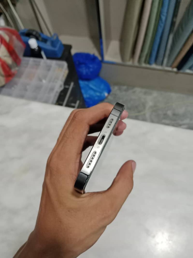 iPhone 13pro max 5