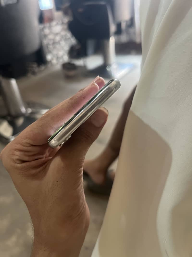 Apple iPhone X 3