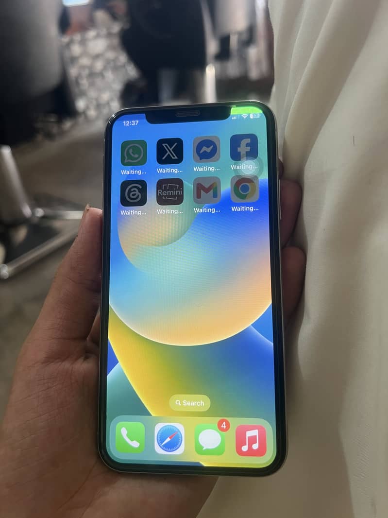 Apple iPhone X 4