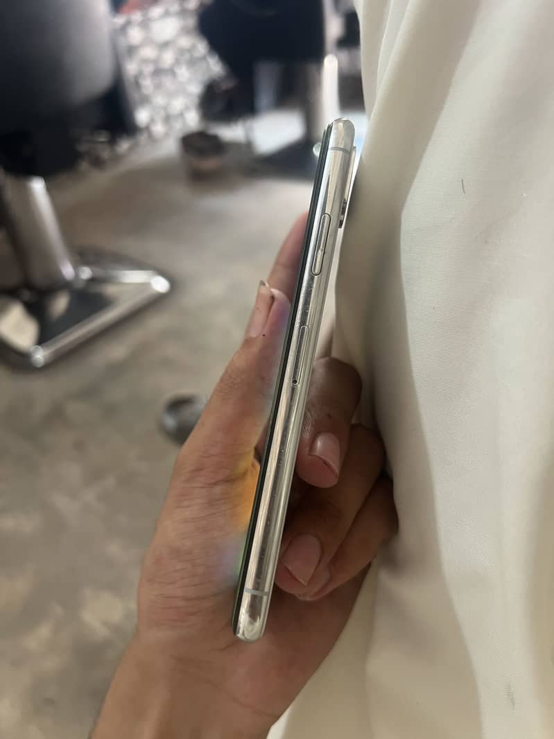 Apple iPhone X 5