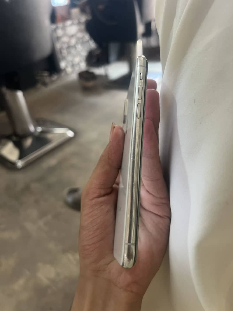 Apple iPhone X 6