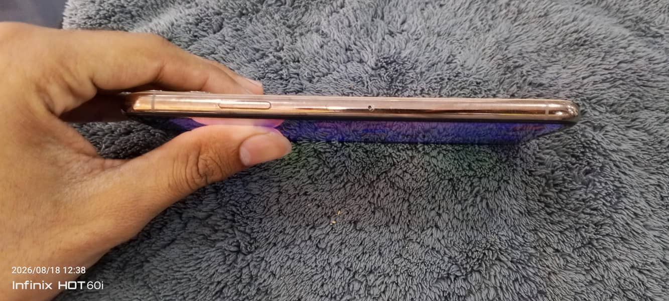 Apple iPhone 11 Pro Max 4